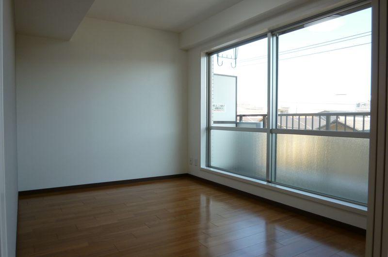 Non-living room. Western-style 6 Pledge