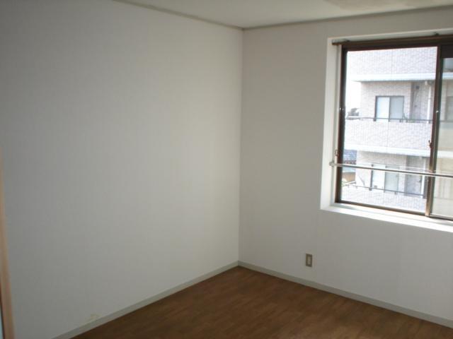 Living and room. Flow is long of clean rooms