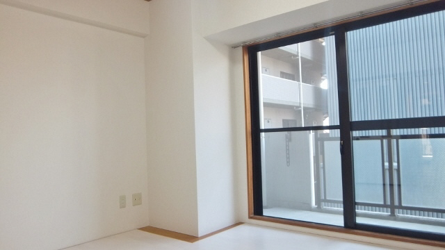 Other room space. Good living environment in a 3-minute walk from the train station.