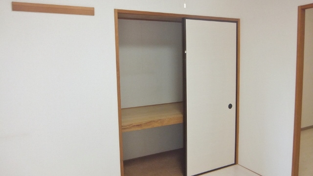 Other room space. CATV correspondence!