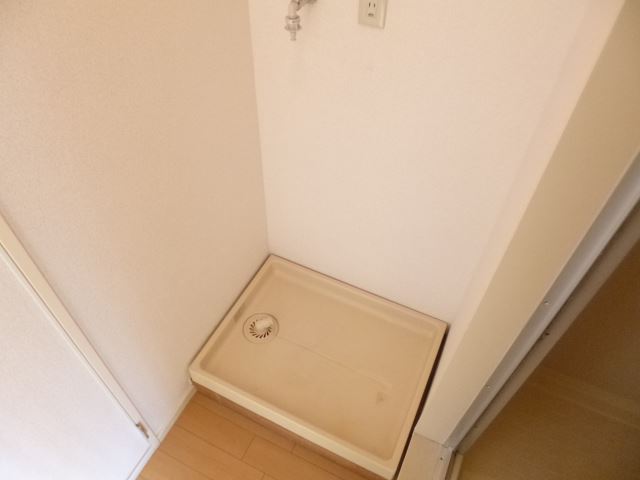 Other room space. Washing machine Storage