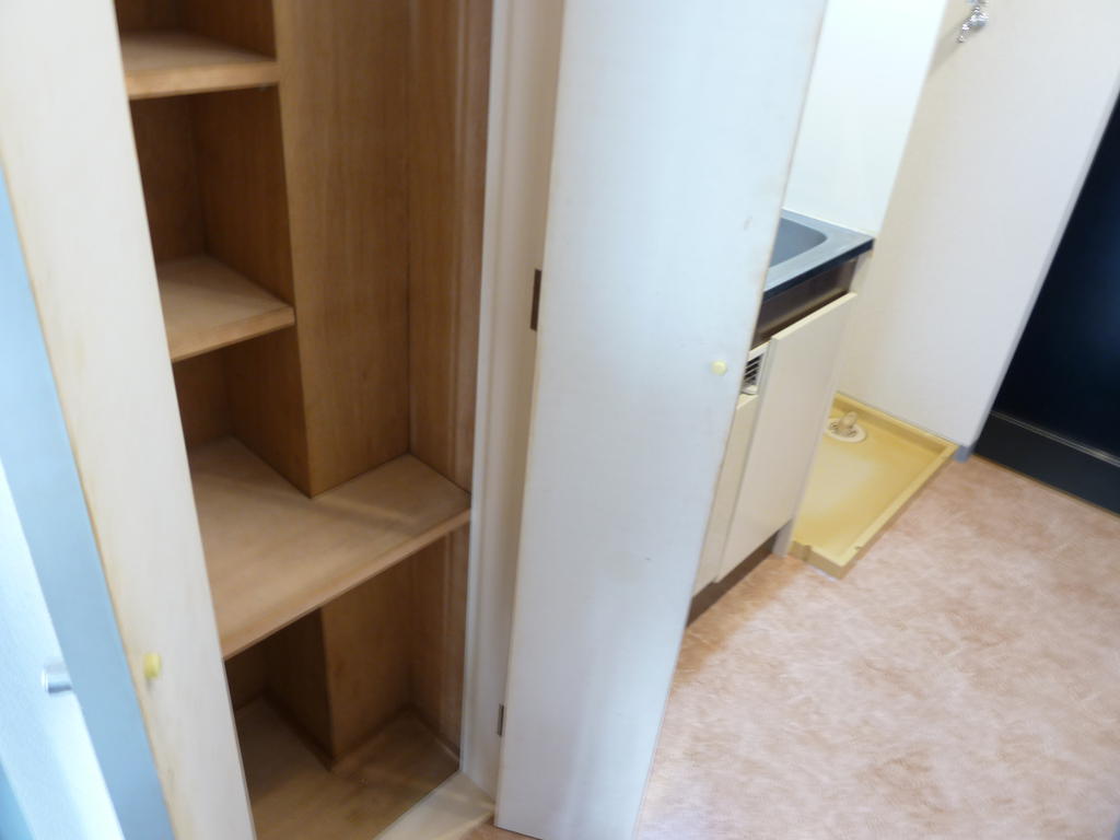 Receipt. It was also provided with a storage space in the kitchen next to.