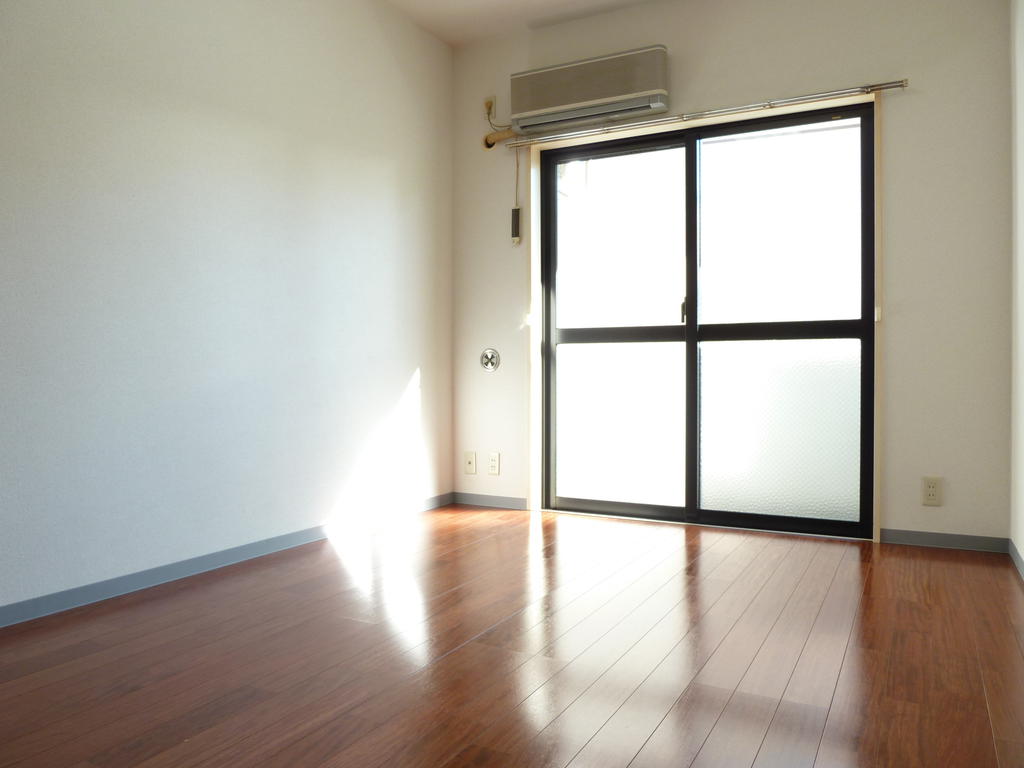 Living and room. Western-style bright sunshine is felt.