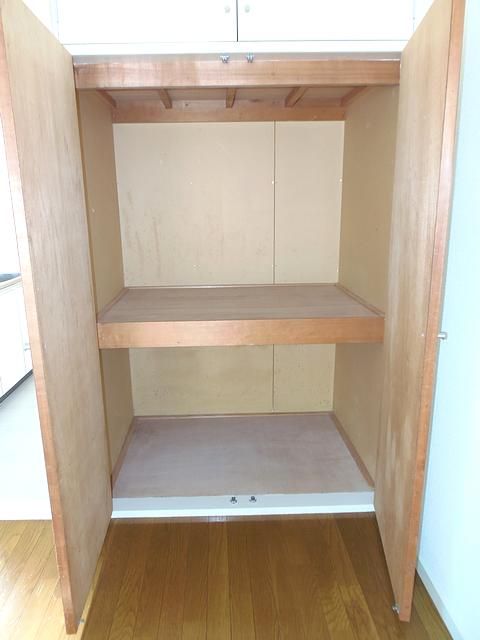 Receipt. Enter a lot. It is a large storage