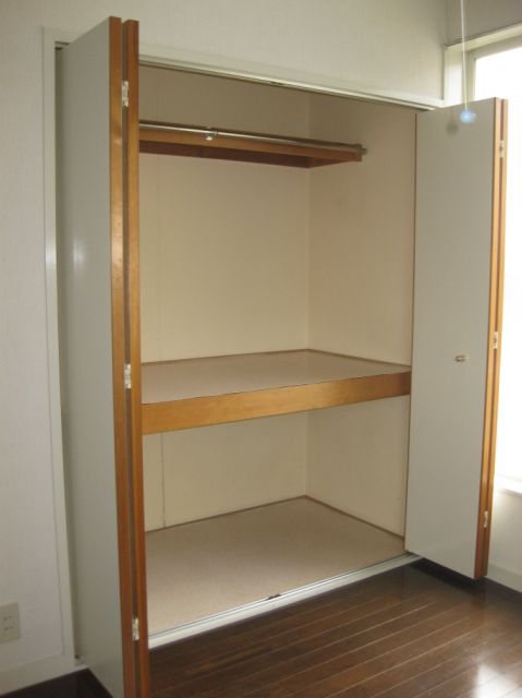 Receipt. Spacious storage space.