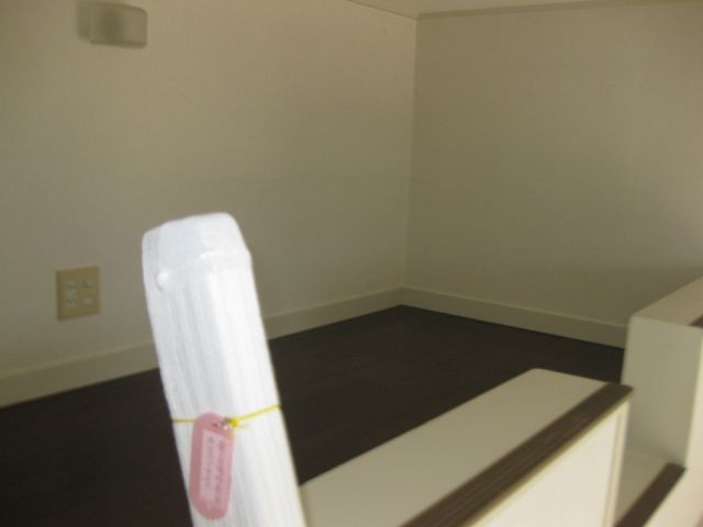 Other room space. It is a loft of about 2 quires.