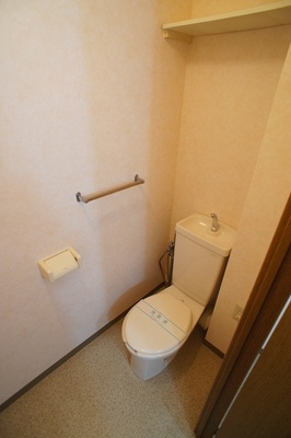 Toilet. toilet [Outlet there] Also with a convenient shelf