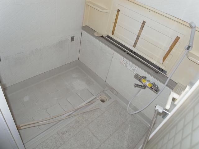Bathroom. Bathtub new exchange (August 27, now: The way work)