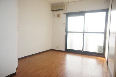 Other room space. Day is warm rooms!