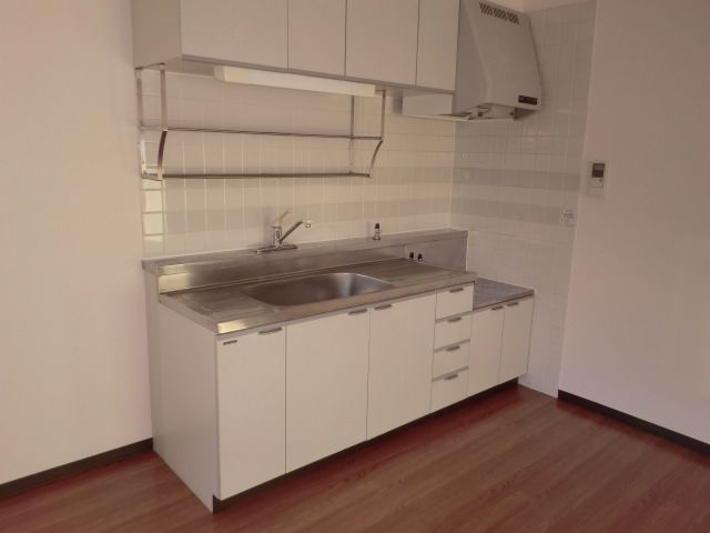 Kitchen. Gas stove is can be installed in the kitchen.