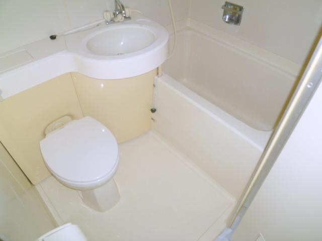 Bath. Compact 3-point unit
