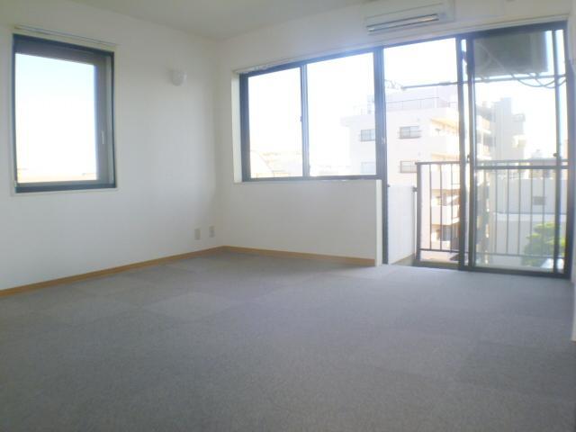 Living and room. Air-conditioned