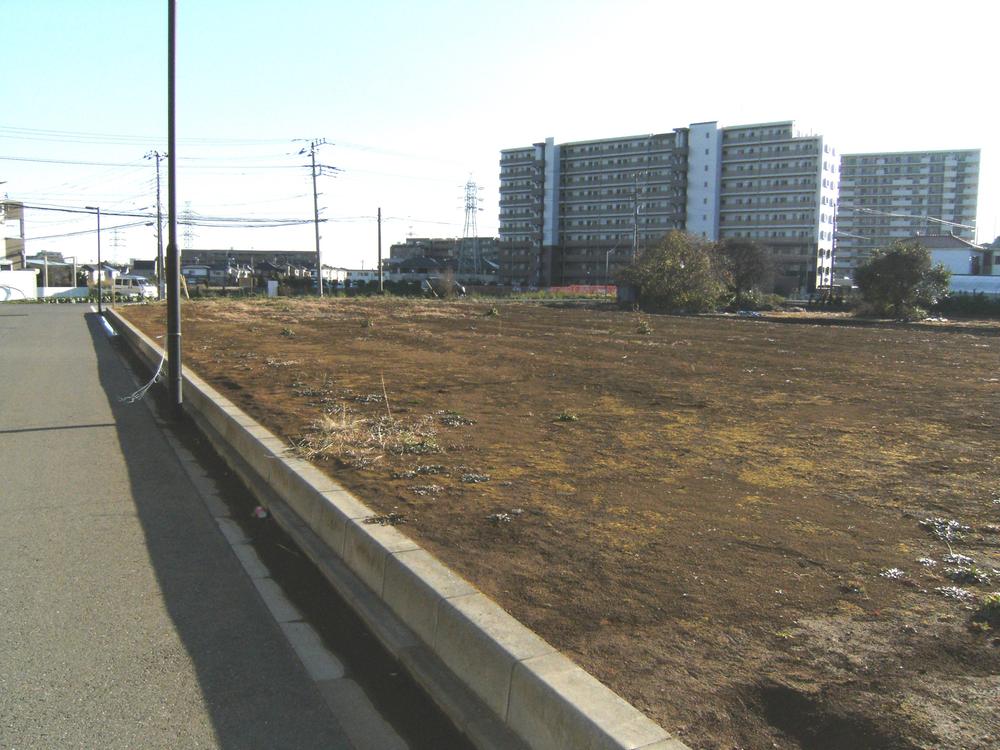 Local photos, including front road. Local (12 May 2013) shooting local is a vacant lot in the state in the previous construction but we can sectioning drawings. We can suggest guests only to you contact. 