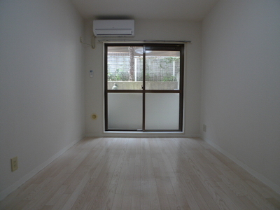 Living and room. Room 1