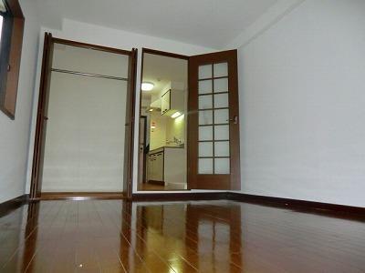 Living and room. Good ventilation because there are two windows