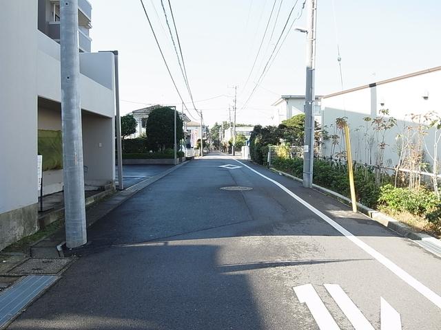 Other local. 1 minute convenience store walk