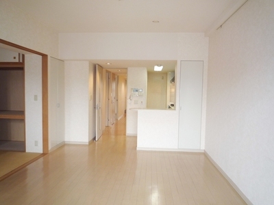 Living and room. Living dining is about 11.1 Pledge