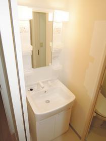 Washroom. Independent wash basin