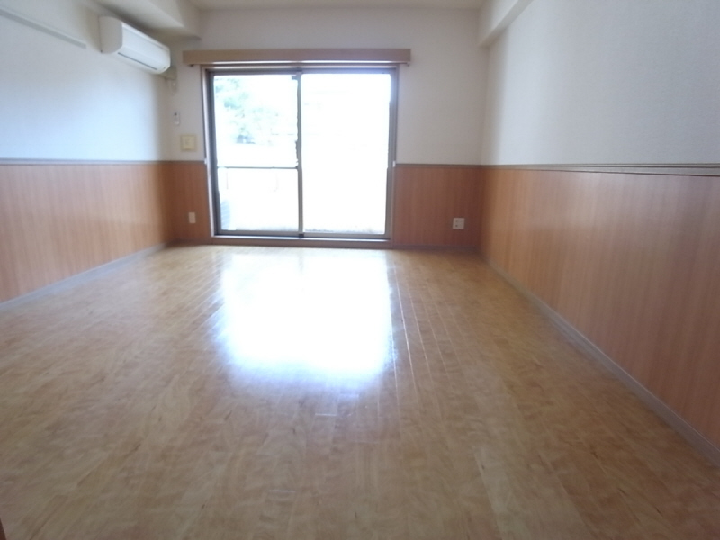 Living and room. Spacious Western-style 9 Pledge! Easy-to-use Mato