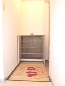 Entrance. There cupboard ☆ 