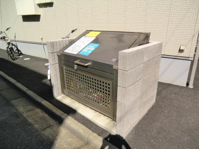 Other. Comfortable in because garbage stockyard is also available already on site