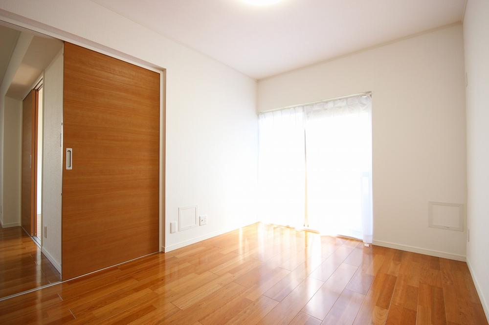 Non-living room. Two rooms facing south