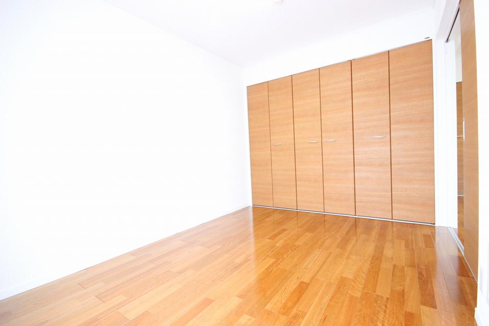 Non-living room. The main room is one side closet
