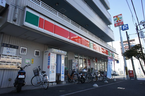 Convenience store. 385m until Thanksgiving (convenience store)