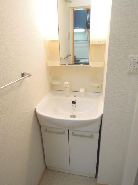 Washroom. Effortlessly morning preparation, Wash basin equipped independent