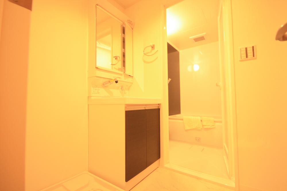 Bathroom. Indoor (12 May 2013) Shooting