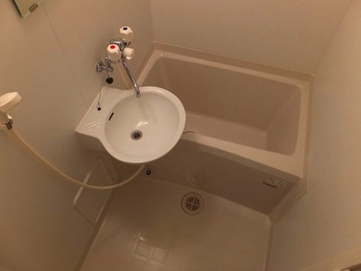 Bath. There bathroom dryer