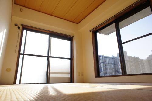 Living and room. It is quite bright Japanese-style room!