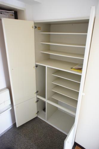 Entrance. Large shoe box