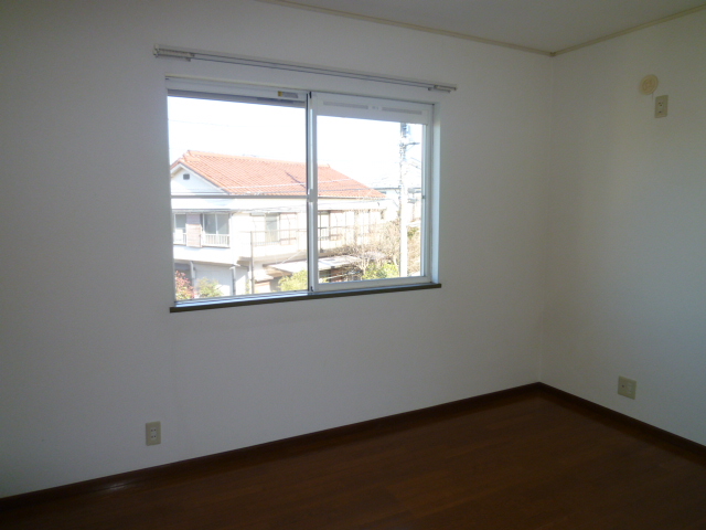 Living and room. 2F7.5 is a pledge of the room