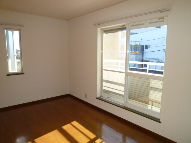 Living and room. Dihedral is daylight bright rooms