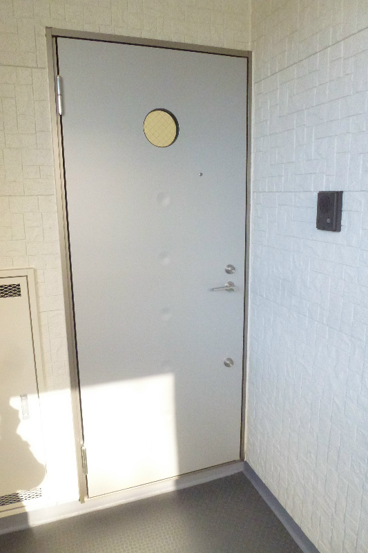 Entrance. Secure double lock