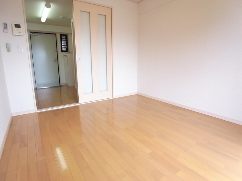 Living and room. Popular Tsudanuma Station Available! !