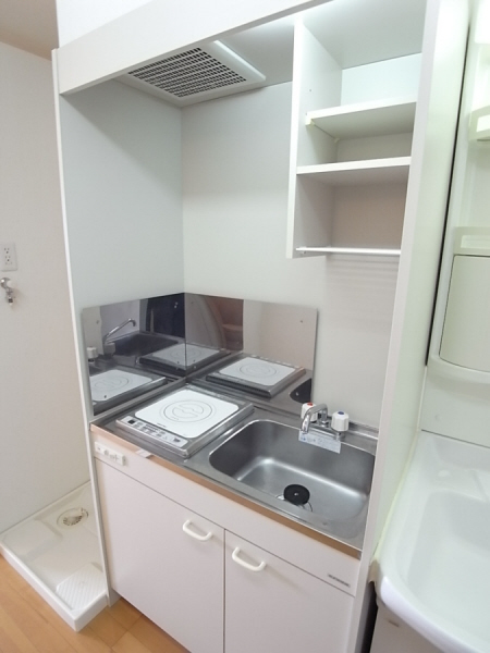 Kitchen. IH1-neck with stove! You can happily cooking! !