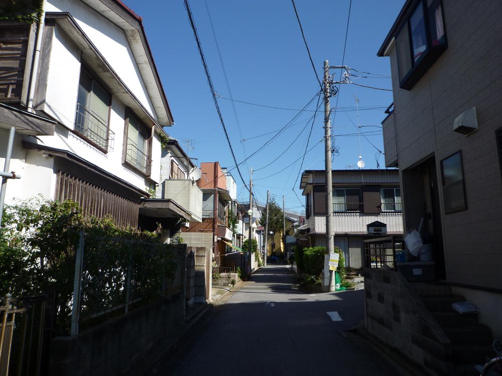 Local photos, including front road. Local (10 May 2013) Shooting