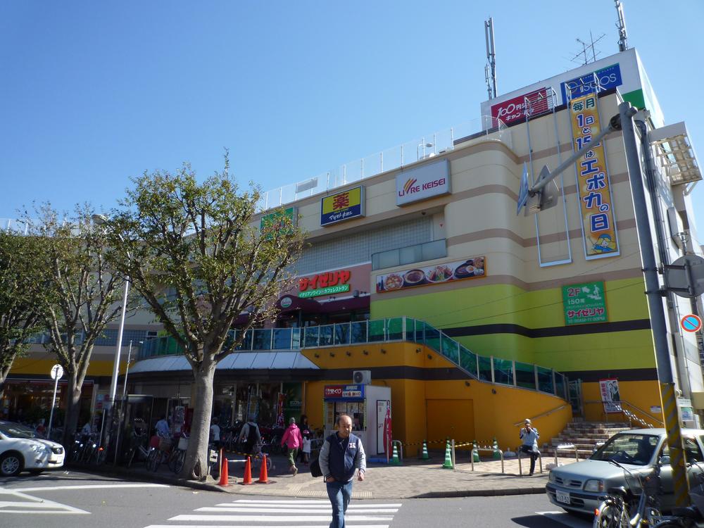 Shopping centre. Until Epoca Takanedai 620m