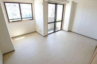 Living and room. Western-style 8.3 Pledge