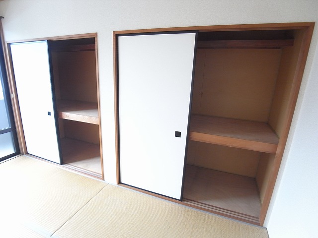 Receipt. Japanese-style room housed plenty.