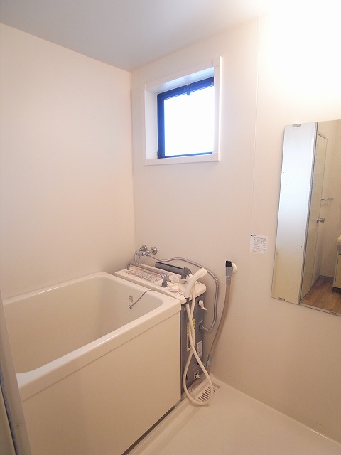 Bath. Reheating function with. . There is also a window.