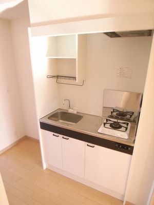 Kitchen. Here enough to live alone ☆