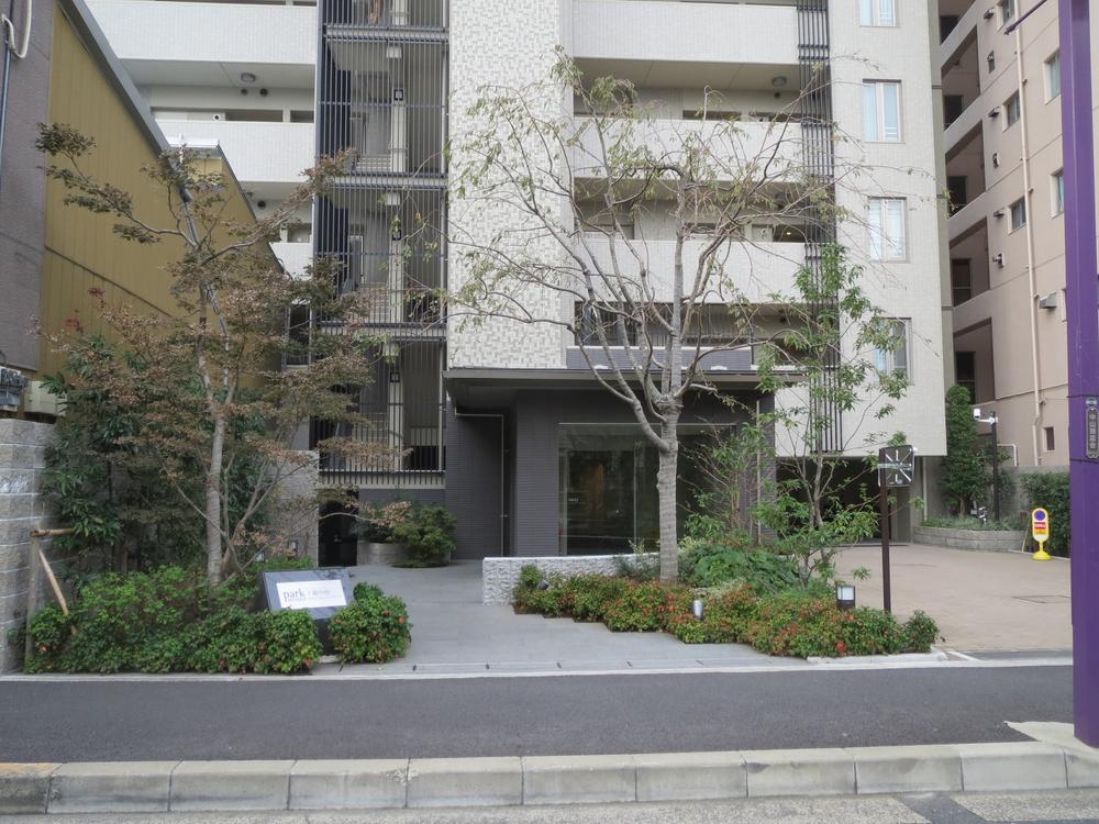 Entrance. Common areas