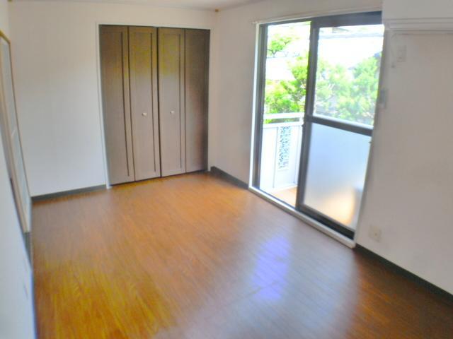 Living and room. Bright room. wide.