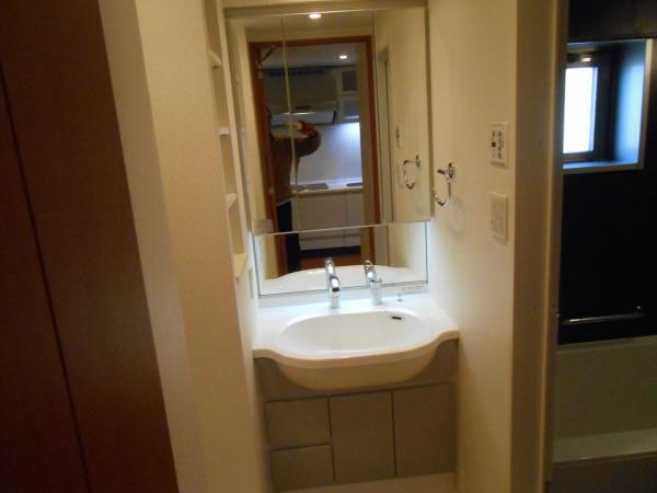 Wash basin, toilet
