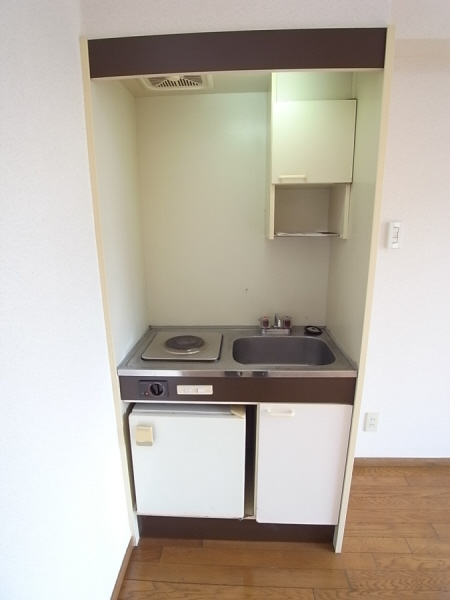 Kitchen. 1-neck with stove! You can happily cooking! !