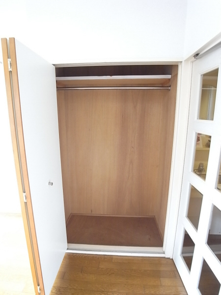 Receipt. Luggage fits clean, with storage