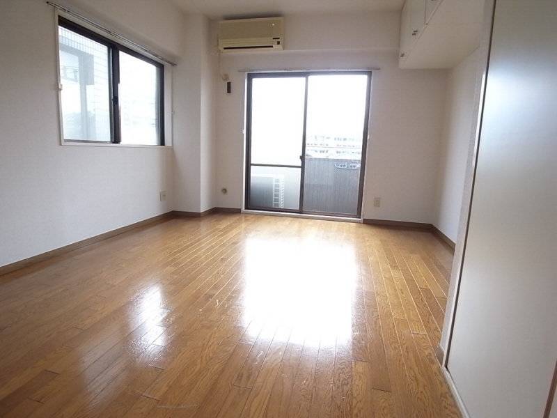 Living and room. Spacious Western-style 9 Pledge! Easy-to-use Mato